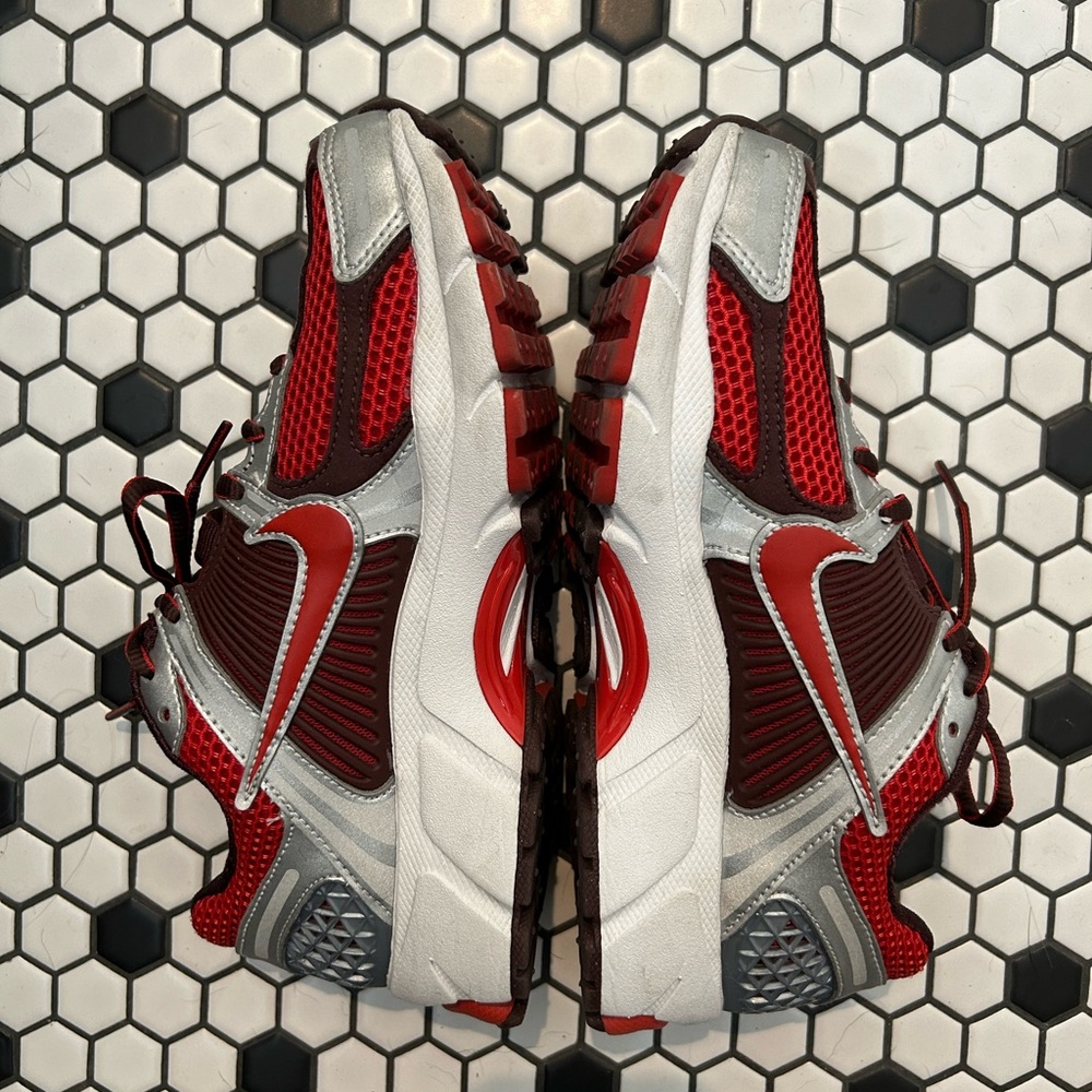 Nike Vomero 5 Mystic Red
